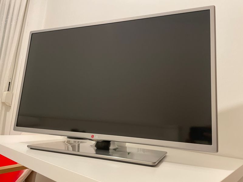 Televisor LG 32 Negro/Plata Smart TV