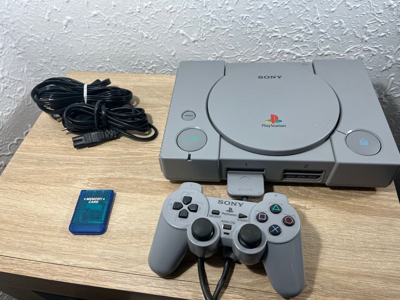 PlayStation 1 (PS1) 5502 gris