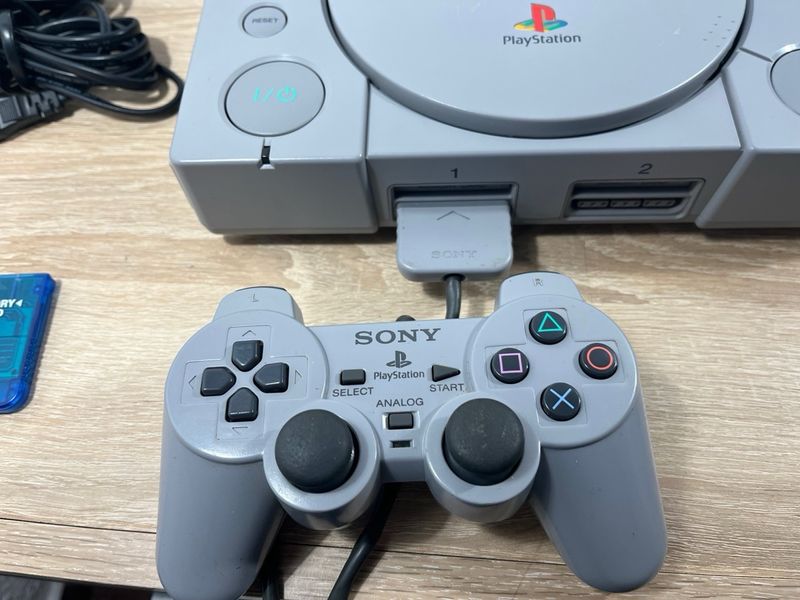 PlayStation 1 (PS1) 5502 gris afbeelding 2