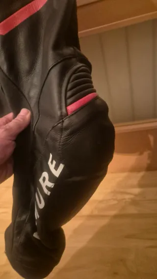 Chaqueta Moto Piel Armure Deportiva Negra Roja