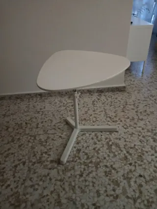 Mesa auxiliar blanca Ikea