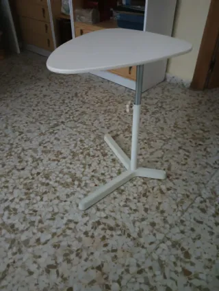 Mesa auxiliar blanca Ikea