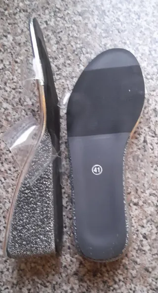 Sandalias cuña transparentes plateadas