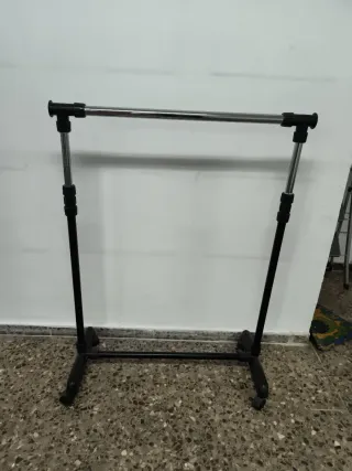 Perchero Metálico Ajustable