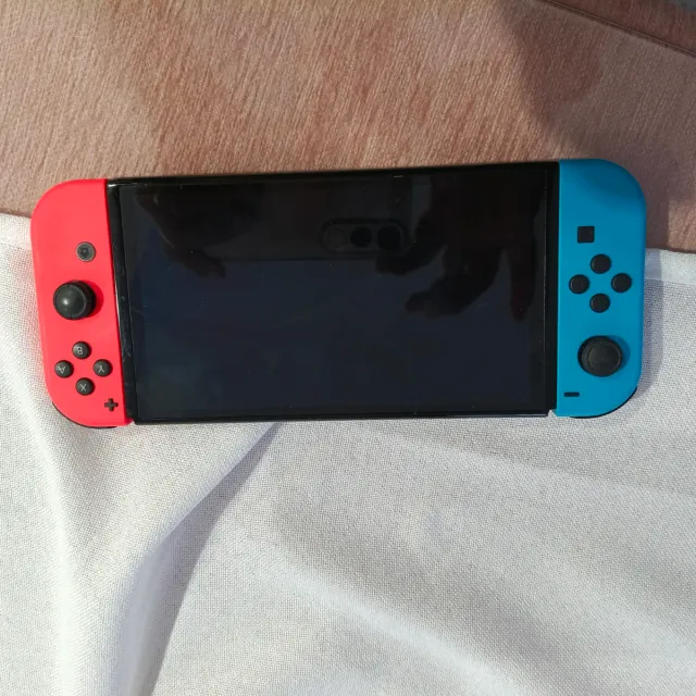 Nintendo Switch OLED Azul y Rojo