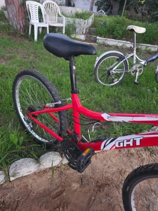 Bicicleta infantil roja