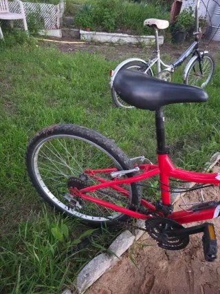 Bicicleta infantil roja