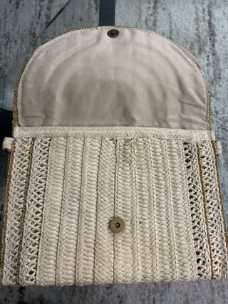 Bolso de mano rafia y dorado