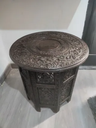 Mesa árabe artesanal tallada