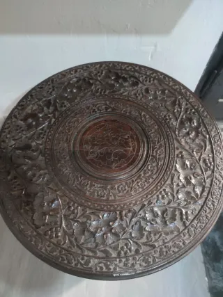 Mesa árabe artesanal tallada