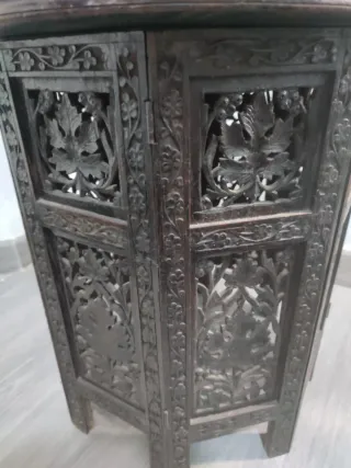 Mesa árabe artesanal tallada