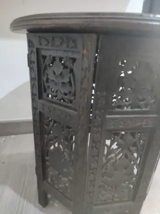 Mesa árabe artesanal tallada