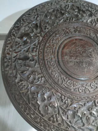 Mesa árabe artesanal tallada