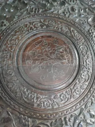 Mesa árabe artesanal tallada