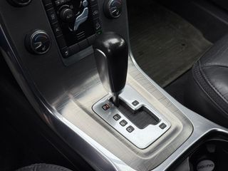 Volvo XC70 2.4 D5 AWD Summum Auto