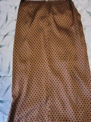 Falda satinada lunares marrón