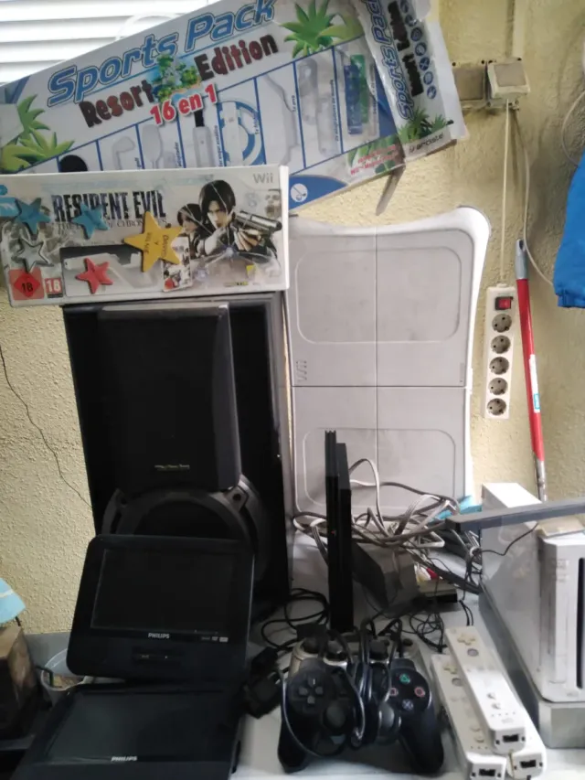 Nintendo Wii + Accesorios + play3 + 2 tele coche.