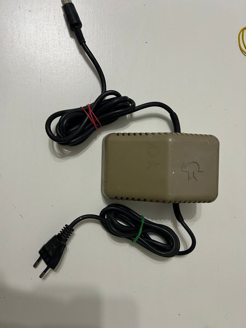 Alimentador Commodore 64 original funcional afbeelding 2