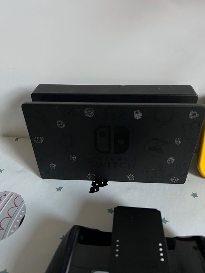¡COMO NUEVA! Nintendo Switch Fortnite edition afbeelding 3