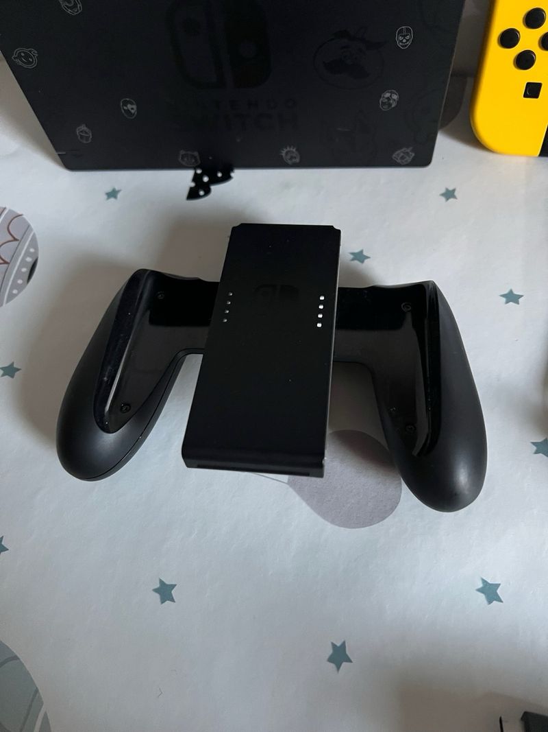 ¡COMO NUEVA! Nintendo Switch Fortnite edition afbeelding 4