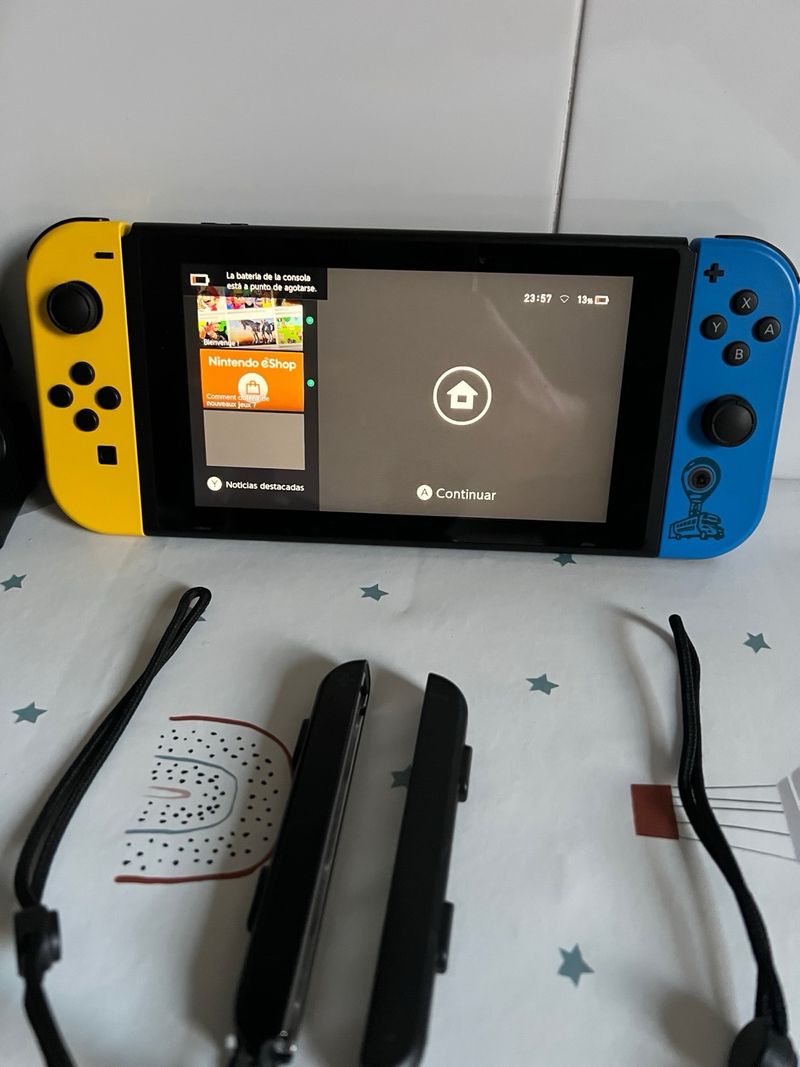¡COMO NUEVA! Nintendo Switch Fortnite edition afbeelding 2
