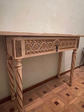 Mesa de entrada vintage tallada