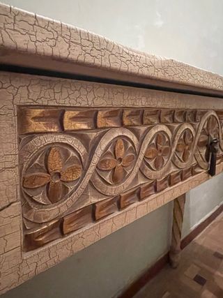 Mesa de entrada vintage tallada