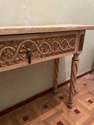 Mesa de entrada vintage tallada