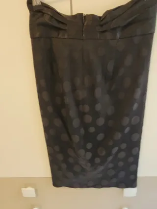 Falda satinada con lunares