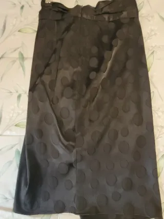 Falda satinada con lunares