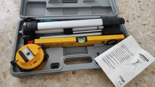 Nivel láser Powerfix PWL670 con trípode