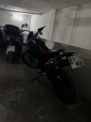 Aprilia RX 125 Enduro Negra Roja moto campo