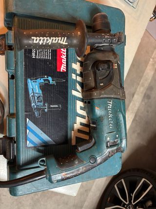 Taladro percutor Makita HR2230 710w