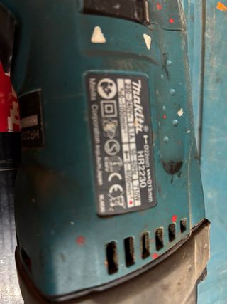 Taladro percutor Makita HR2230 710w