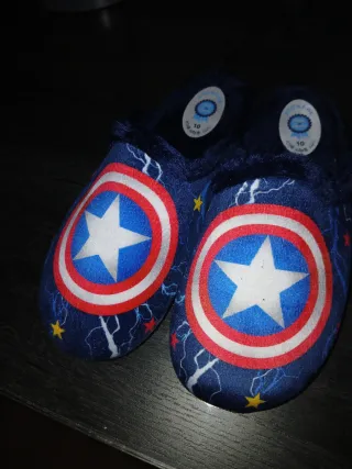 Zapatillas casa niño Capitán América 32