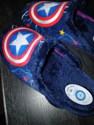 Zapatillas casa niño Capitán América 32