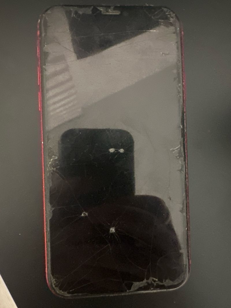 Iphone 11 parte trasera dañada pero funciona