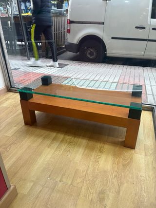 Mesa centro madera maciza y cristal templado