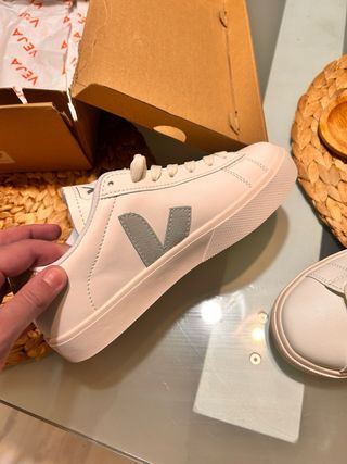 Zapatillas Veja Blancas y Verdes