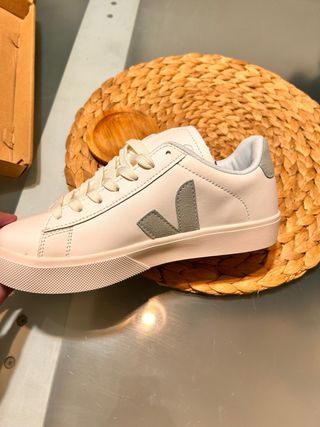 Zapatillas Veja Blancas y Verdes