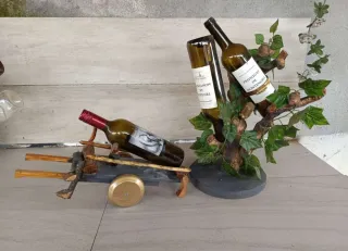 Botellero rústico de madera y metal