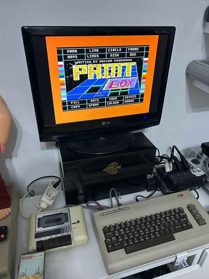 Lote de accesorios Commodore 64 con datacassette y joystick afbeelding 5