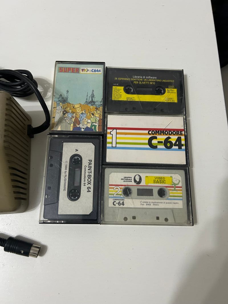 Lote de accesorios Commodore 64 con datacassette y joystick afbeelding 4