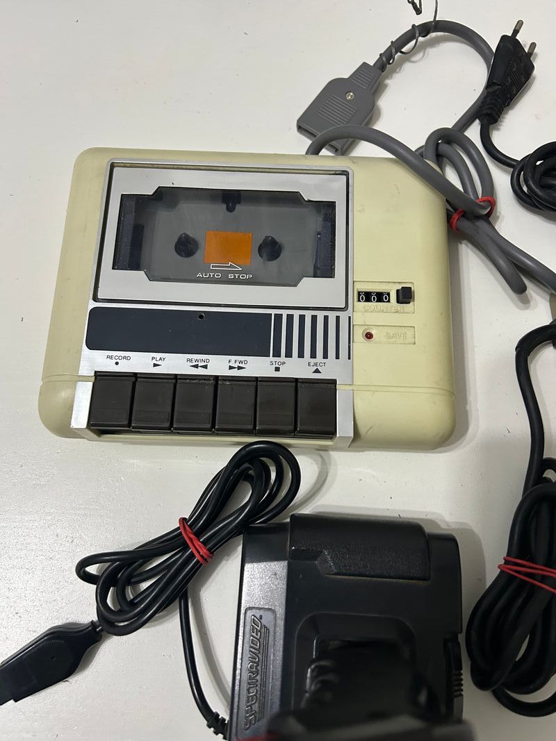 Lote de accesorios Commodore 64 con datacassette y joystick afbeelding 7
