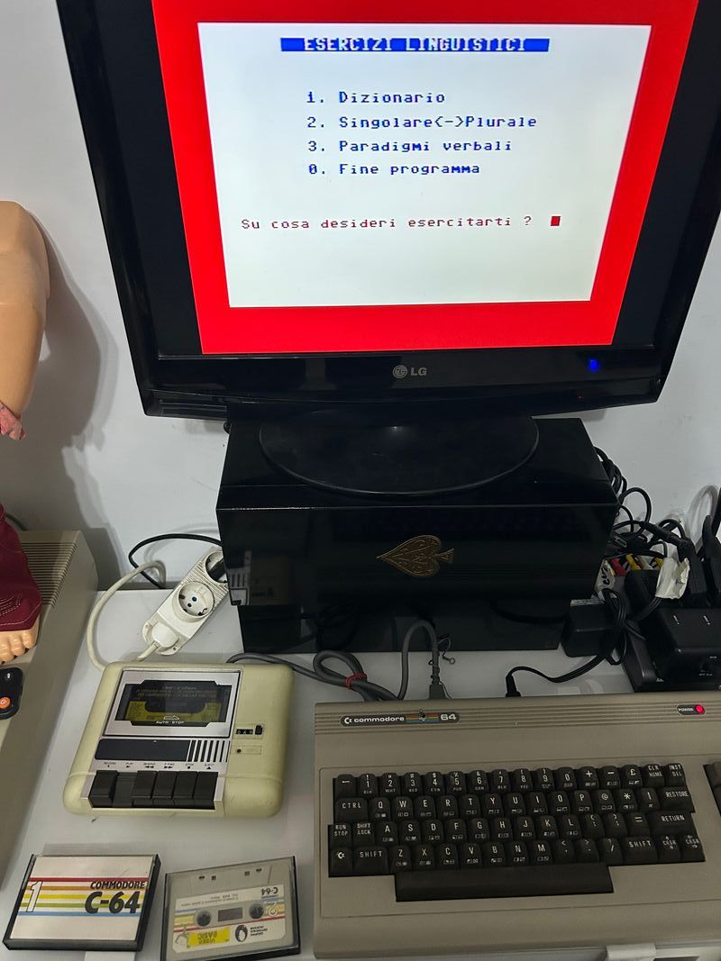 Lote de accesorios Commodore 64 con datacassette y joystick afbeelding 8