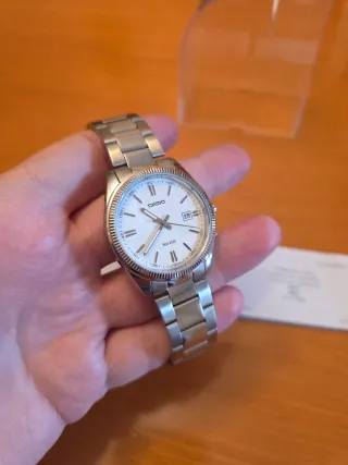 Casio MTP-1302 Blanco 39mm