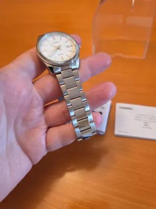 Casio MTP-1302 Blanco 39mm