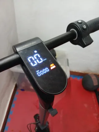 Patinete Eléctrico Cecotec modelo Bongo