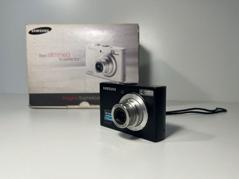 Cámara digital Samsung M100 + Caja completa