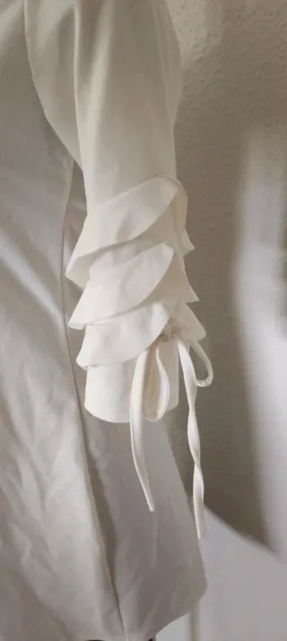 Vestido blanco con volantes